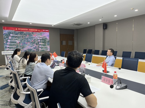 杨政副书记来成人视频
走访调研