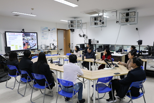 应飙副书记走访数字媒体与人机交互研究中心实验室2